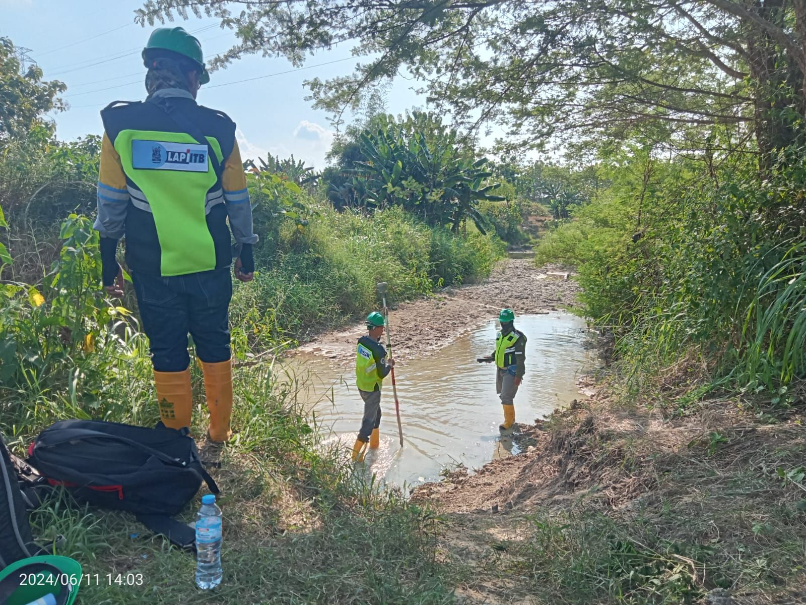 PT Prihaditama berkolaborasi dengan LAPI ITB untuk menemukan lokasi pipa yang melintas di bawah sungai di Jawa Timur