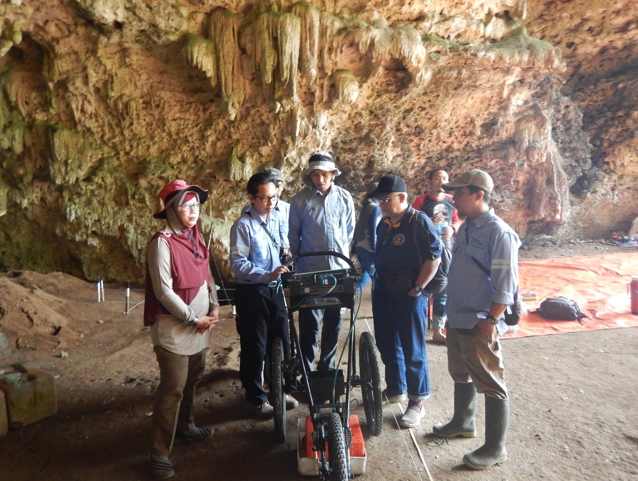 GPR untuk Survei Arkeologi - Goa Kidang, Blora